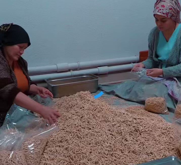 AFYONKARAHİSAR’DAN DEPREM BÖLGESİNE GIDA YARDIMLARI DEVAM EDERKEN, SİNANPAŞA İLÇESİNDE Kİ