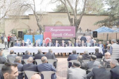 AK Parti Afyonkarahisar İl Başkanlığı tarafından düzenlenen parti bayramlaşmasına partililer