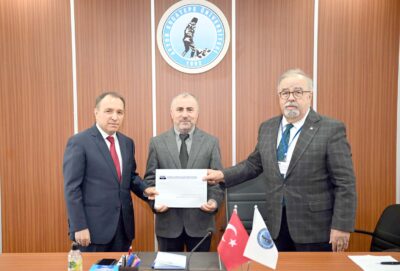 AKÜ Kimya bölümünün akreditasyonuna ilişkin olarak düzenlenen bilgilendirme toplantısında konuşan