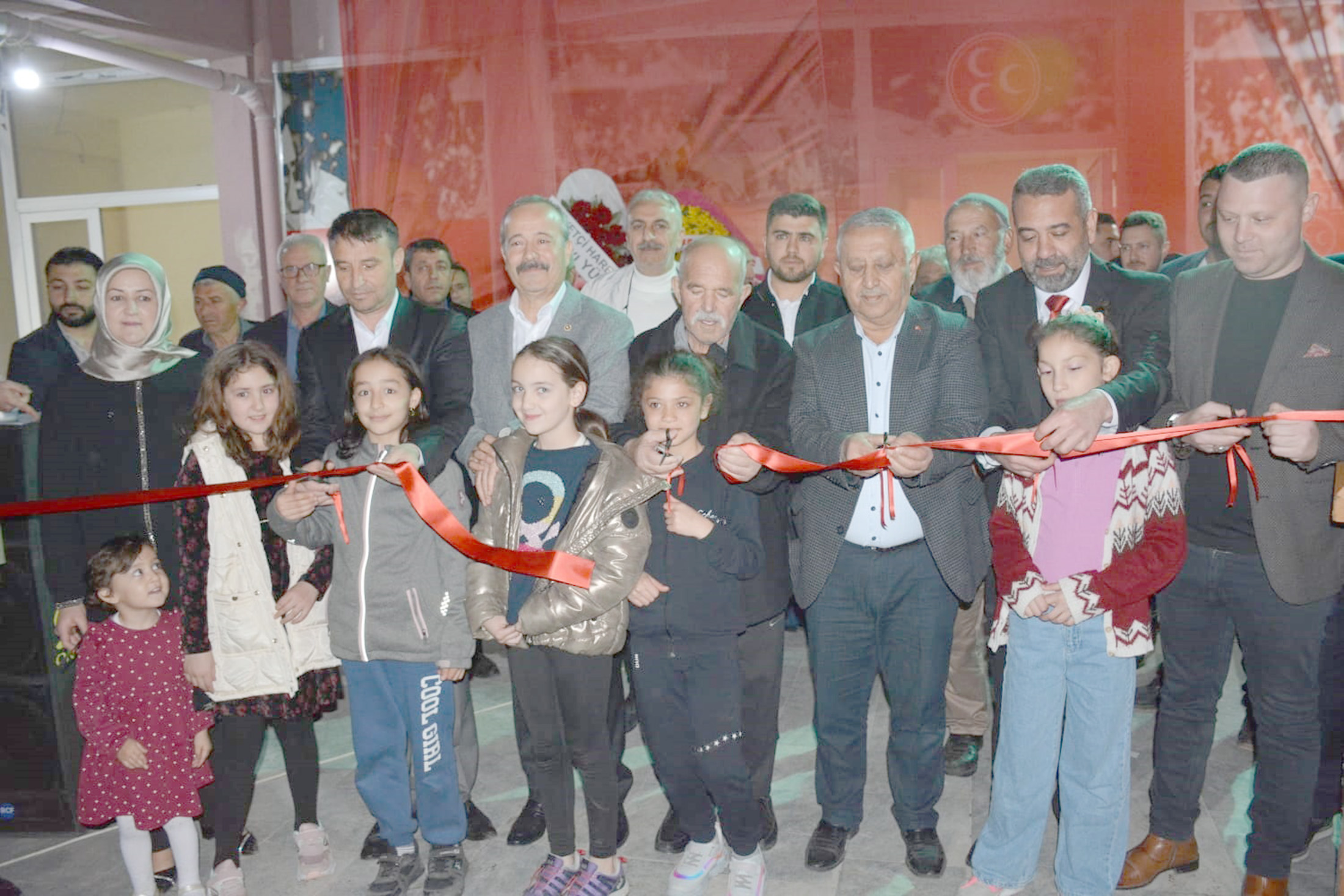 Ataköy Mahallesi’nde Milletvekili adayı Yücel Genç’in Seçmen İletişim Merkezi’nin açılış