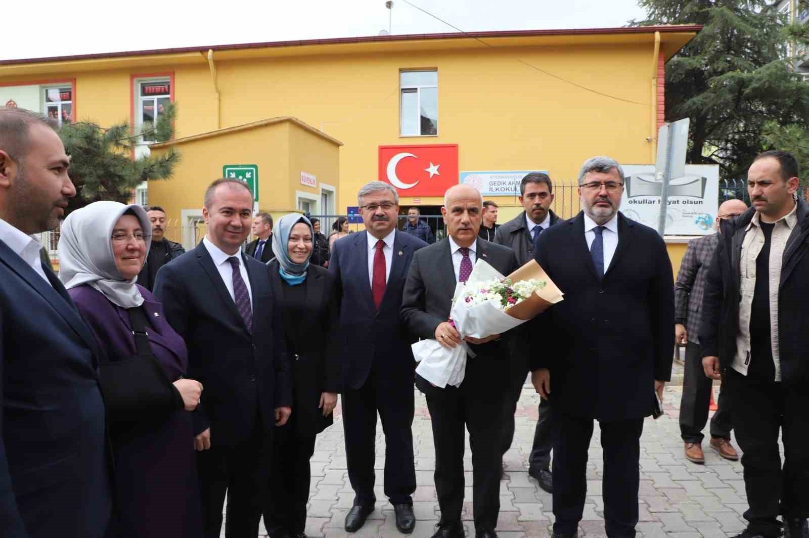 TARIM VE ORMAN BAKANI VAHİT KİRİŞÇİ, ALTILI MASANIN PKK, PYD,