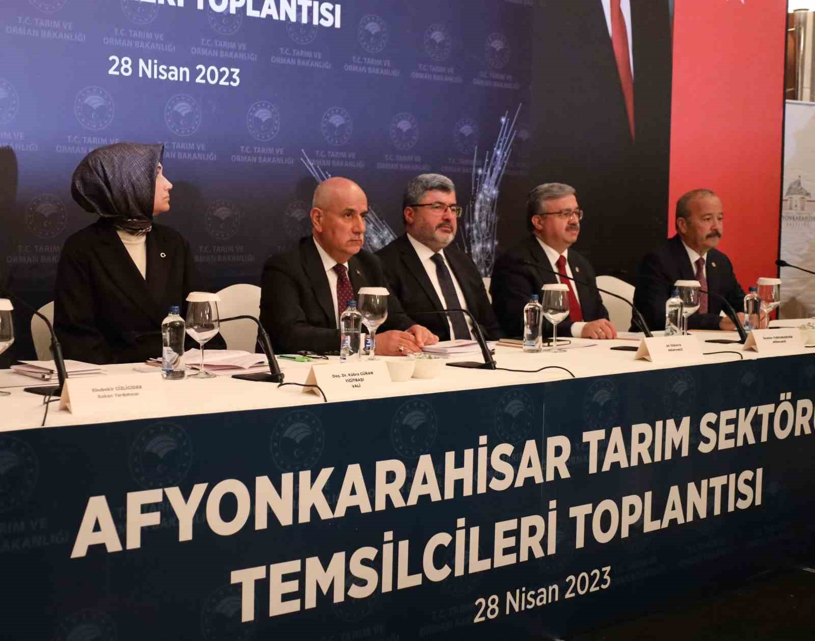 TARIM VE ORMAN BAKANI VAHİT KİRİŞÇİ, AFET BÖLGESİNDEKİ ARICILARA MÜJDE