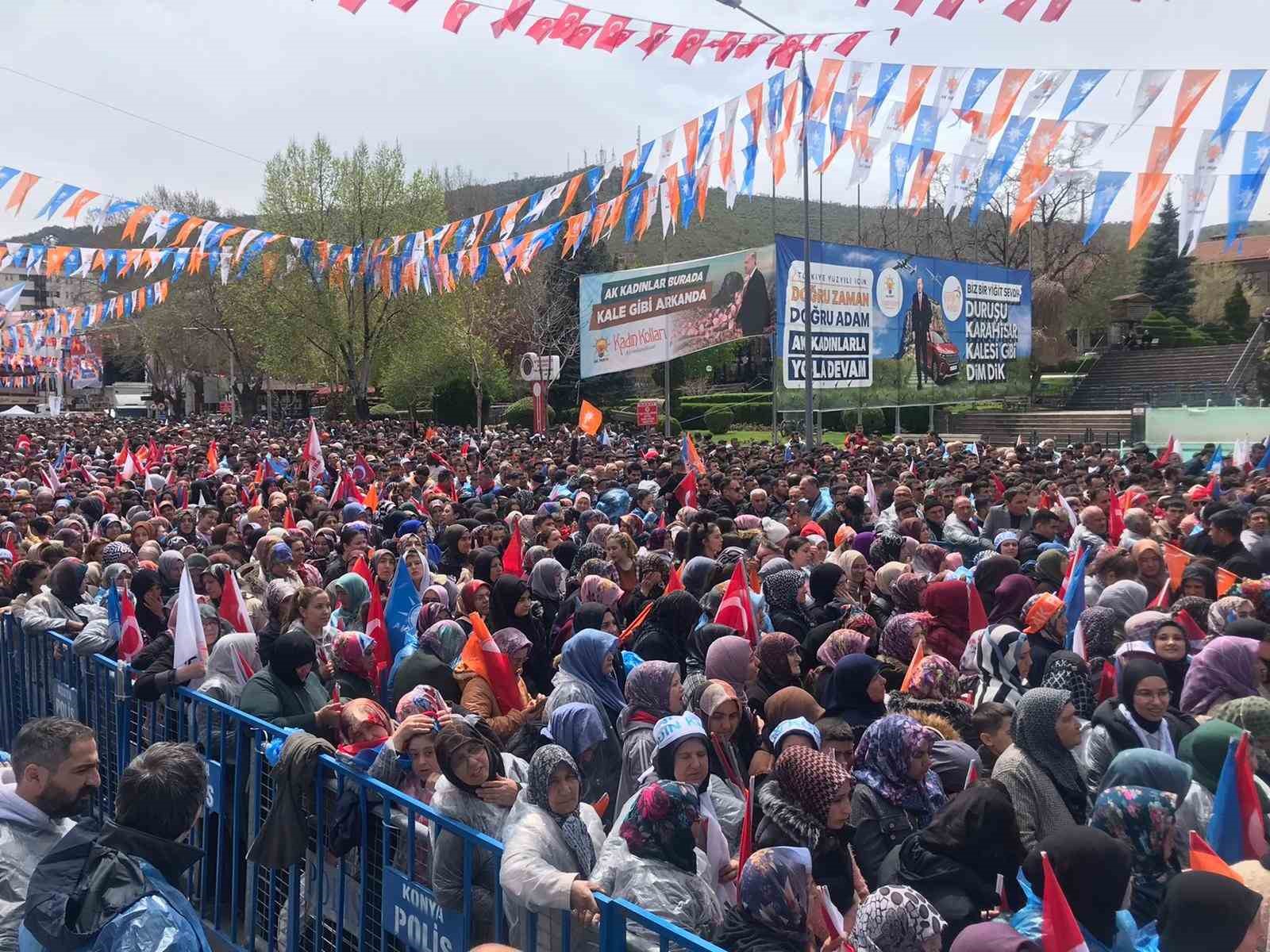 CUMHURBAŞKANI VE AK PARTİ GENEL BAŞKANI RECEP TAYYİP ERDOĞAN, YAKLAŞAN