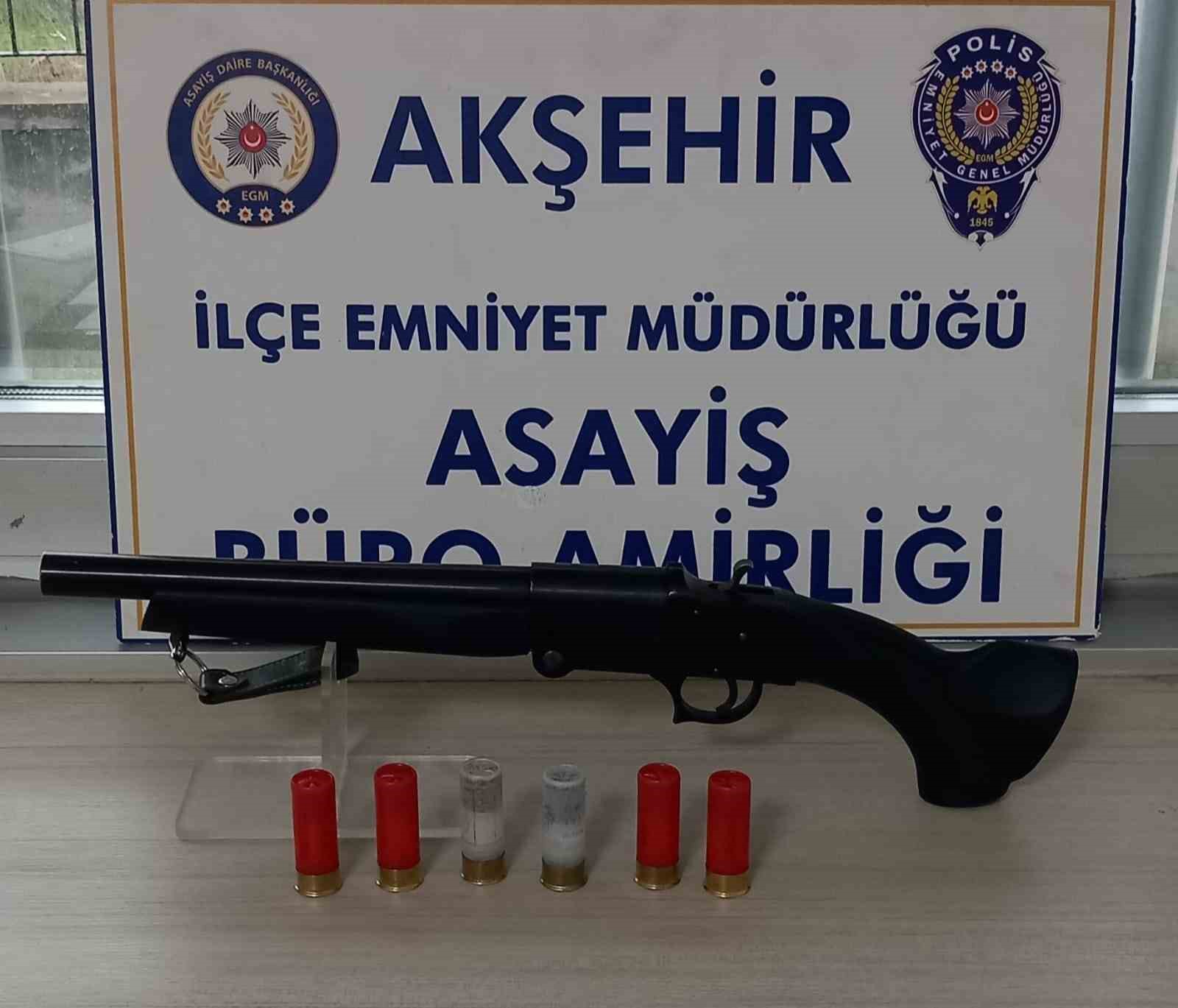 AFYONKARAHİSAR’DA OTOMOBİL ÇALAN ŞAHIS OĞLUYLA BİRLİKTE AKŞEHİR’DE POLİS TARAFINDAN YAKALANDI.