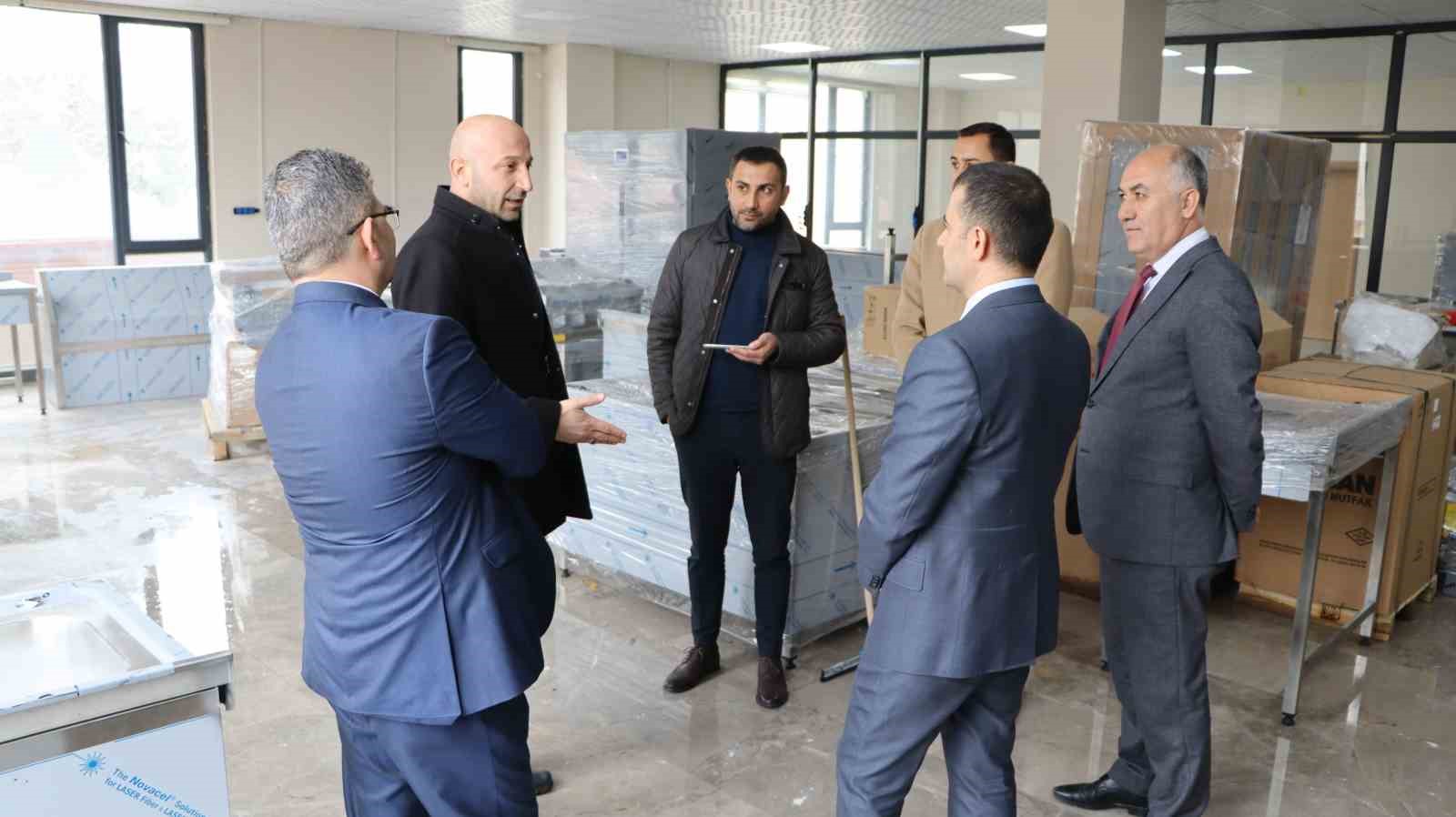 AFYONKARAHİSAR’IN EMİRDAĞ İLÇESİNDE PROFESYONEL AŞÇILARDAN YEMEK YAPIMININ PÜF NOKTALARININ ÖĞRENİLECEĞİ