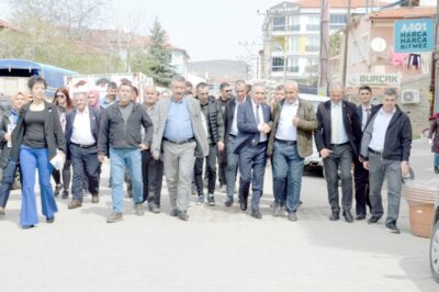 İYİ Parti Afyonkarahisar Milletvekili adayı Mustafa Enis Arabacı, baba ocağında