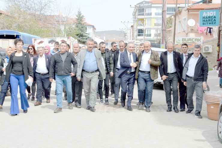 İYİ Parti Afyonkarahisar Milletvekili adayı Mustafa Enis Arabacı, baba ocağında
