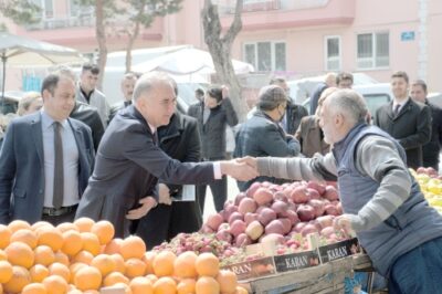 İYİ Parti Afyonkarahisar Milletvekili adayı Mustafa Enis Arabacı Pazar ziyareti