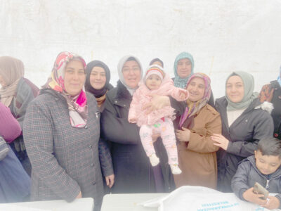 AK Parti Afyonkarahisar Milletvekili adayı Ferda Ertürk Afyonkarahisar merkez ilçede