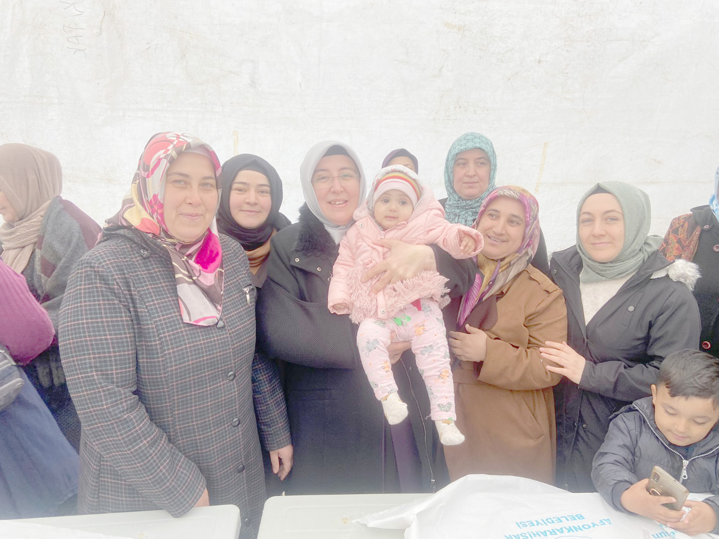 AK Parti Afyonkarahisar Milletvekili adayı Ferda Ertürk Afyonkarahisar merkez ilçede