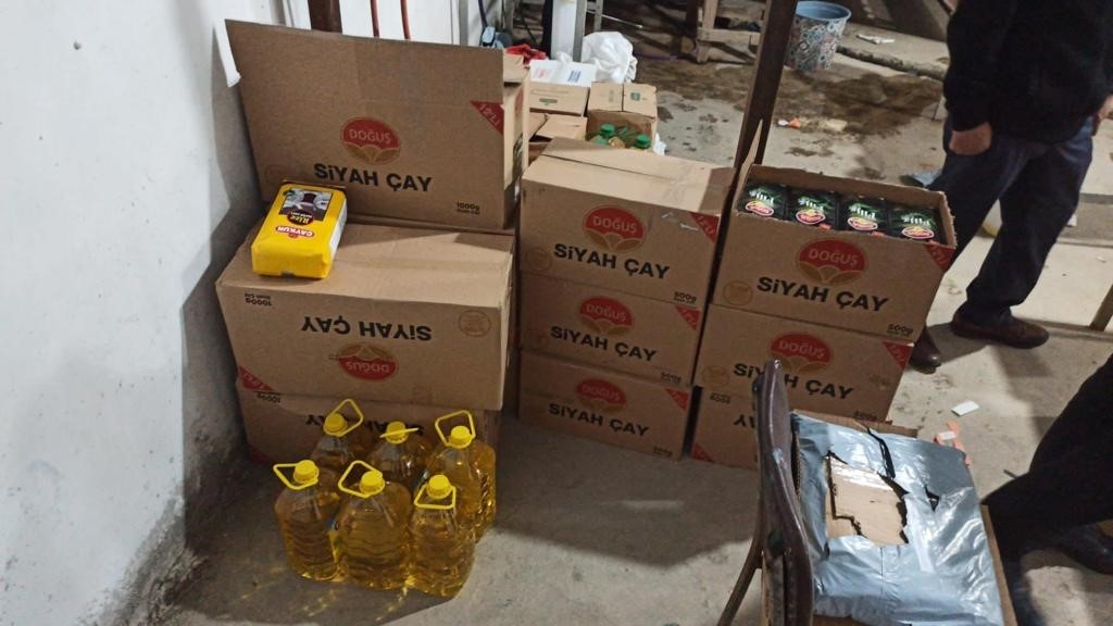 DEPREMZEDELERE GIDA BAĞIŞINDA BULUNMAK İSTEYEN VATANDAŞLARI SOSYAL MEDYADAN YAYINLADIKLARI DÜŞÜK