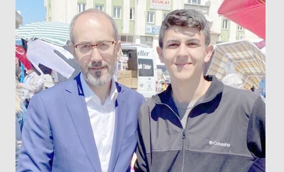 AK Parti Afyonkarahisar Milletvekili adayı Hakkı Öztürk sahadaki çalışmalarını sürdürürken
