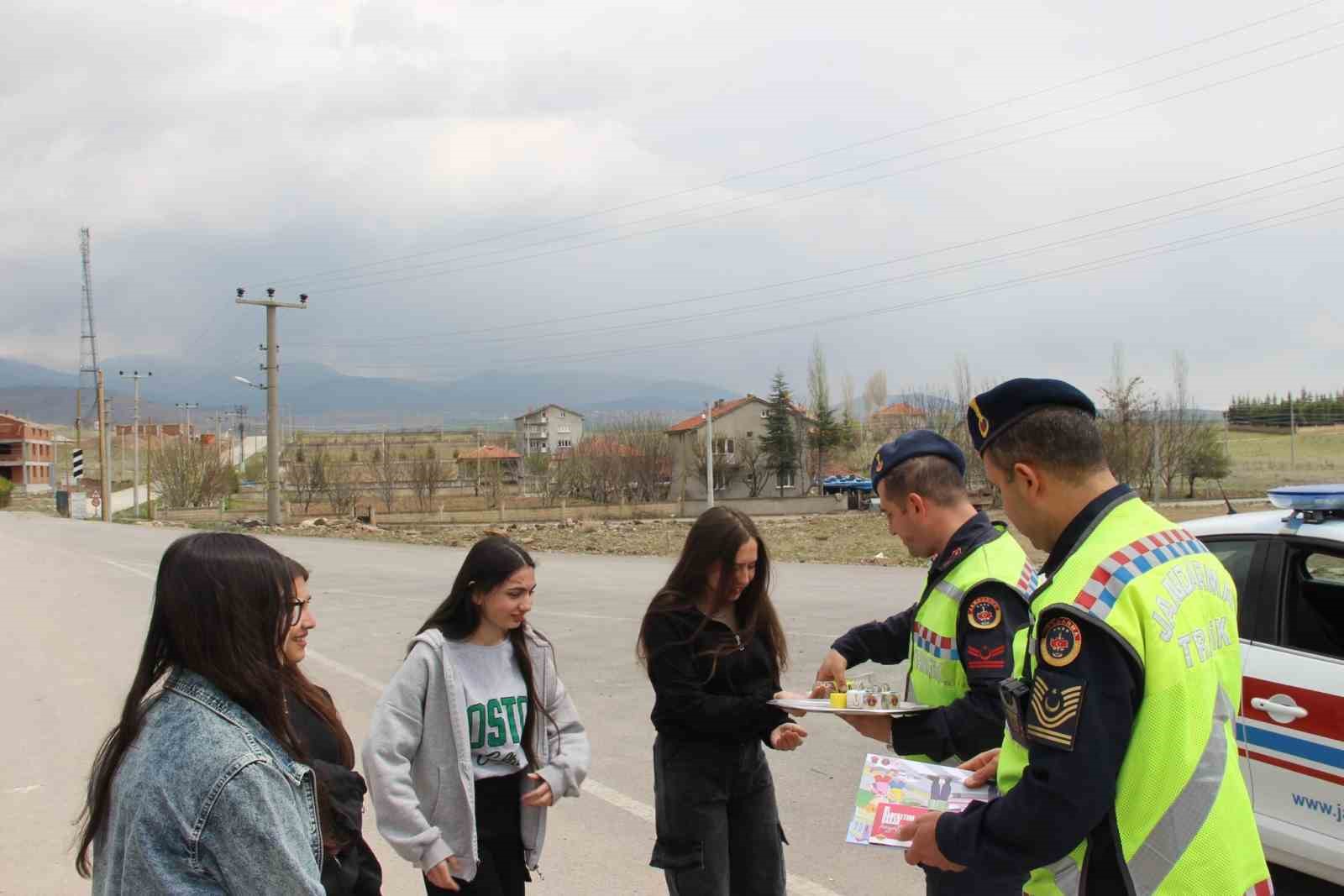 AFYONKARAHİSAR’IN BOLVADİN İLÇESİNDE JANDARMA EKİPLERİ TARAFINDAN SÜRÜCÜLERE YÖNELİK TRAFİK VE