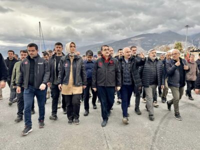 Deprem bölgesinde çalışmalarına devam eden Vali Yiğitbaşı, “El ele vererek
