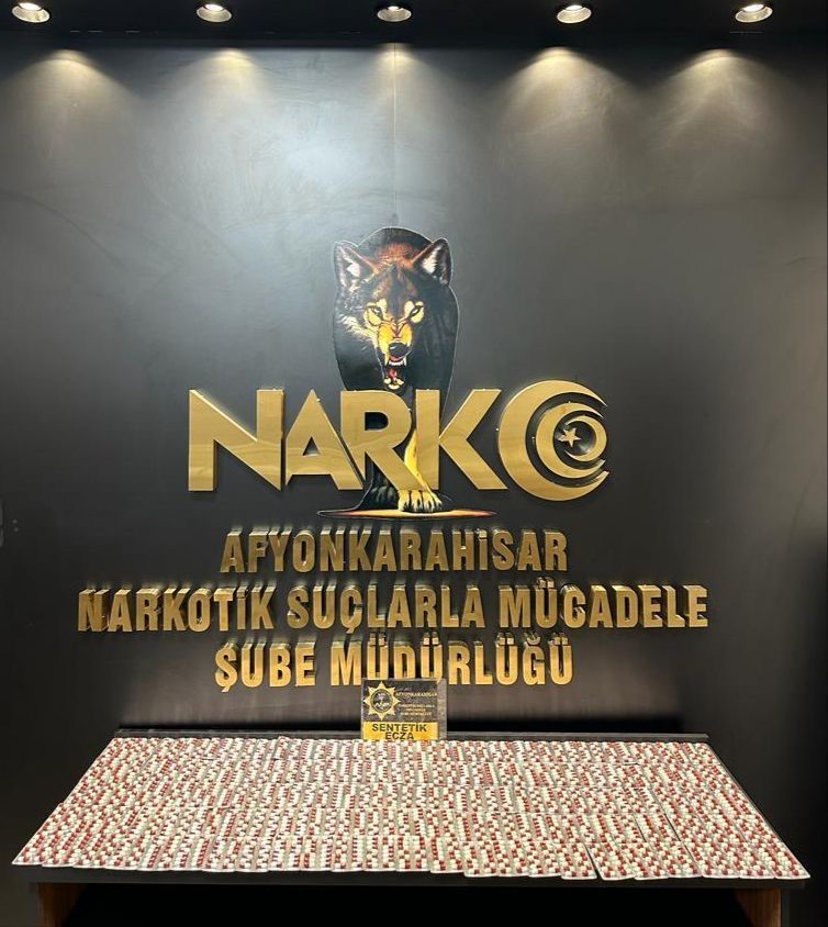 AFYONKARAHİSAR’DA POLİS TARAFINDAN GERÇEKLEŞTİRİLEN OPERASYONDA BİN 724 ADET SENTETİK ECZA