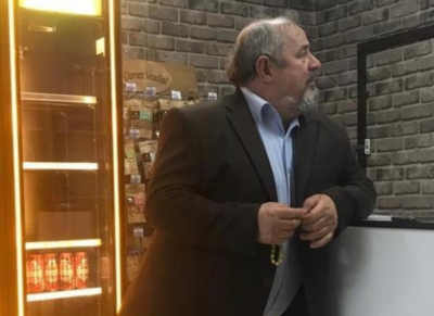 Denizli’de sahte alkol aldığı iddia edilen tekstil sahibi, yaşadığı evinde