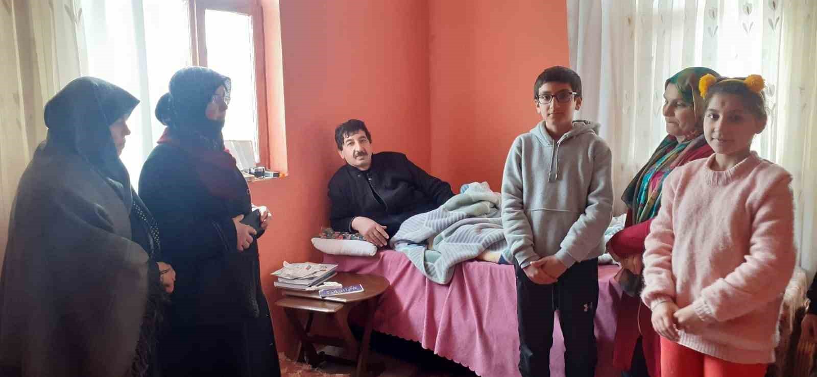 AFYONKARAHİSAR'IN ŞUHUT İLÇESİNE GÖÇ EDEN DEPREMZEDE AİLELERİ ŞUHUT VAKFI VE