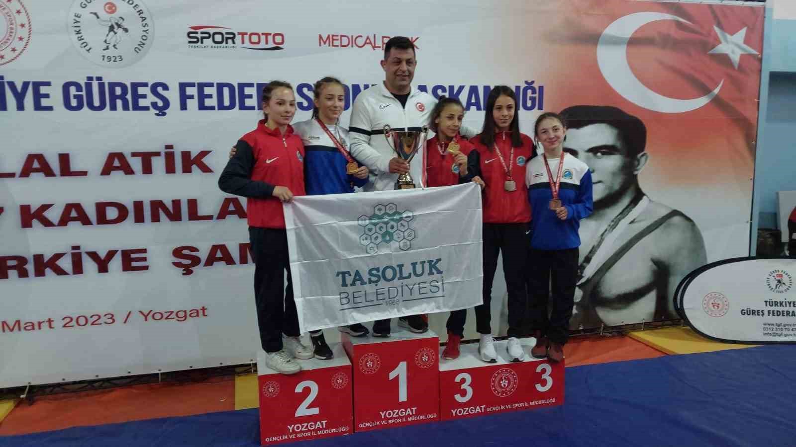 AFYONKARAHİSAR TAŞOLUK BELEDİYE SPOR KULÜBÜNDEN ULUSLARARASI ZAFER TURNUVASINA 6 SPORCU