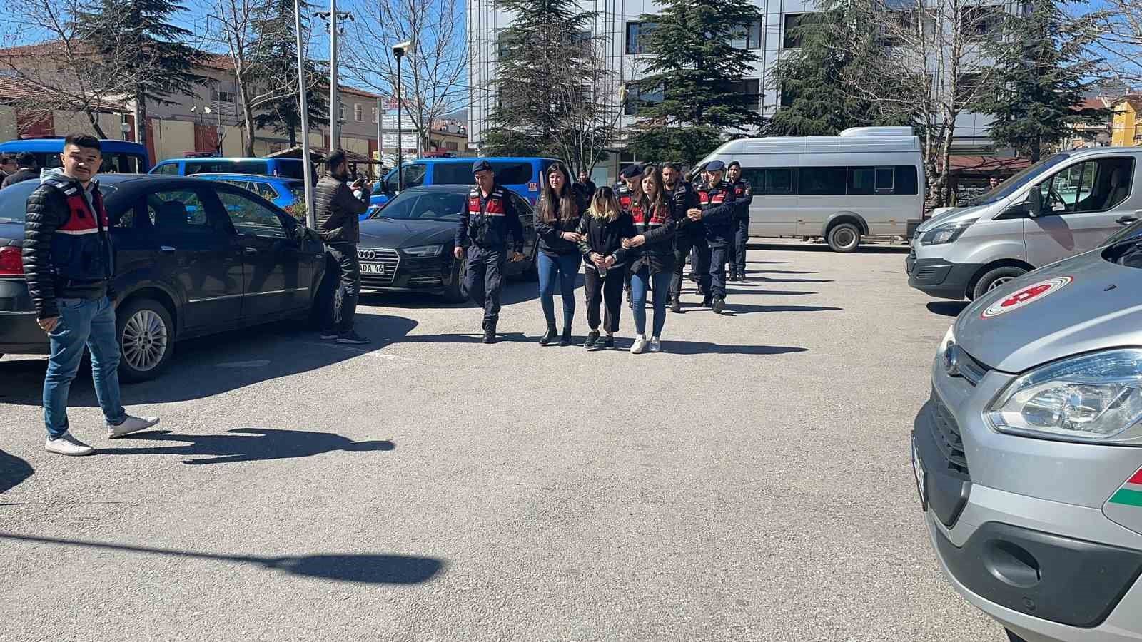 AFYONKARAHİSAR MERKEZE BAĞLI SALAR BELDESİ’NDE İL JANDARMA EKİPLERİ TARAFINDAN UYUŞTURUCU