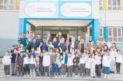 Hatay’ın İskenderun ilçesinde, Kahramanmaraş merkezli depremlerin ardından devlet ve milletin