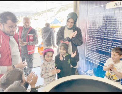 Deprem bölgesinde Yıldırım Tepe Mahallesi çadır kentini ziyaret eden Vali
