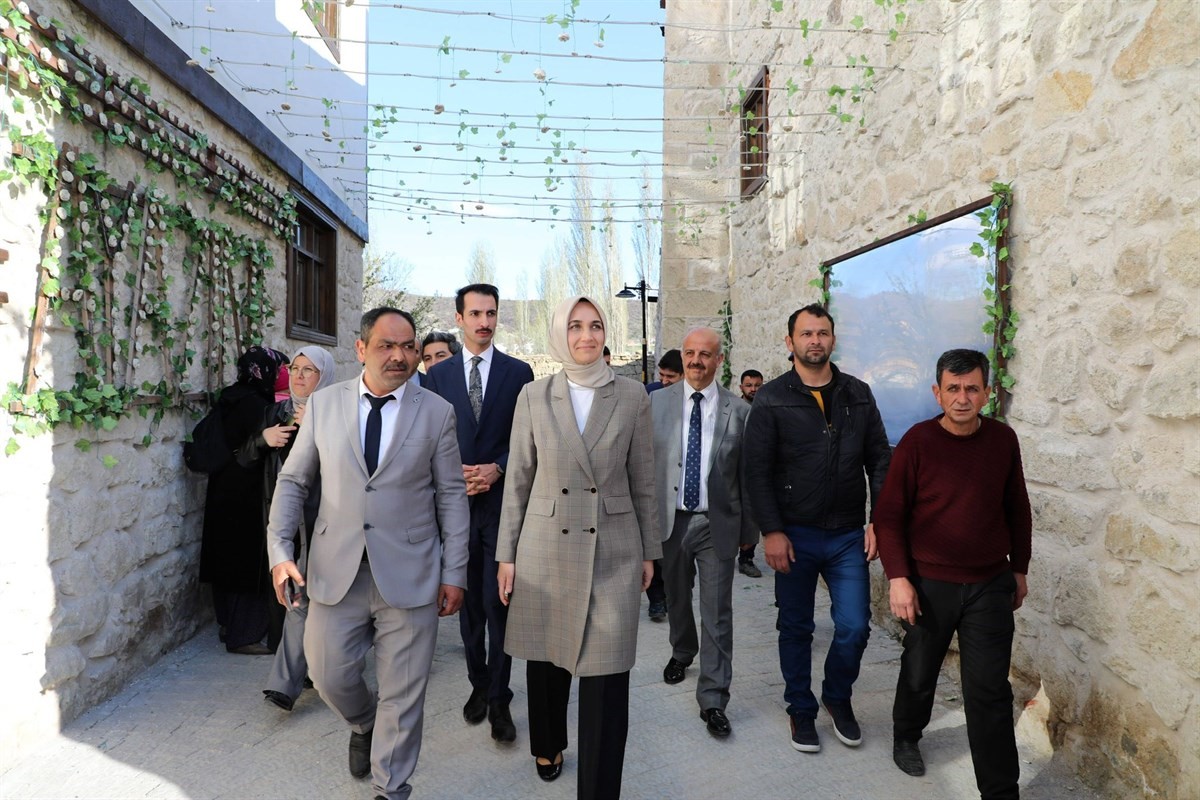 RAMAZAN BAYRAMI’NI İSKENDERUN’DA DEPREM BÖLGESİNDE GEÇİREN AFYONKARAHİSAR VALİSİ DOÇ. DR.