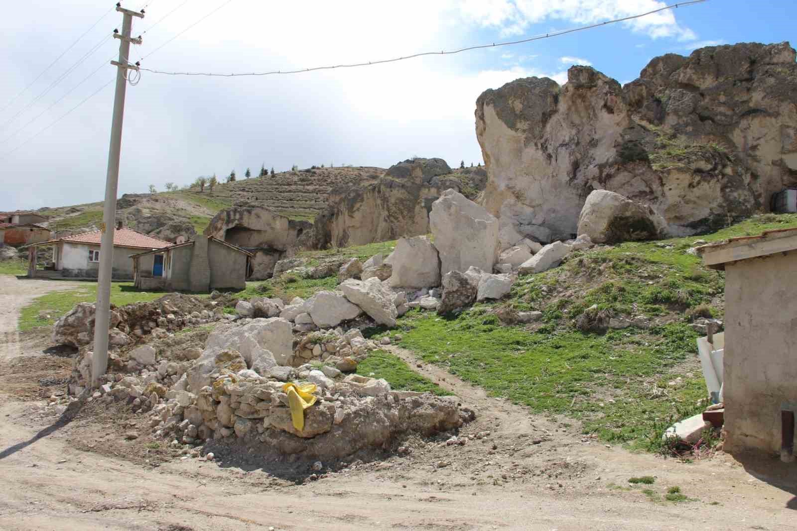 AFYONKARAHİSAR’DA YAĞMUR BAŞTA OLMAK ÜZERE YAŞANAN ÇEŞİTLİ DOĞA OLAYLARINDAN DOLAYI
