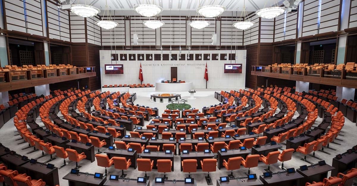 İşte sonucu; AK Parti:  % 35.4 oy, sandalye sayısı ise