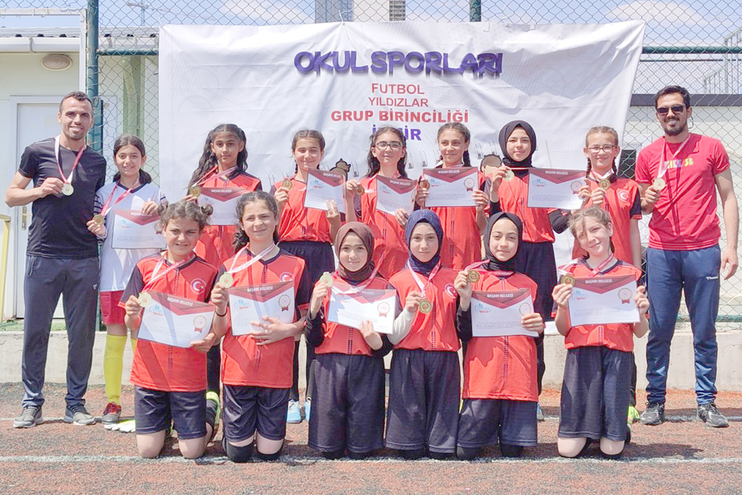 İzmir’de düzenlenen Yıldız Kızlar Futbol Türkiye Bölge Grup Şampiyonası’nda Afyonkarahisar’ı