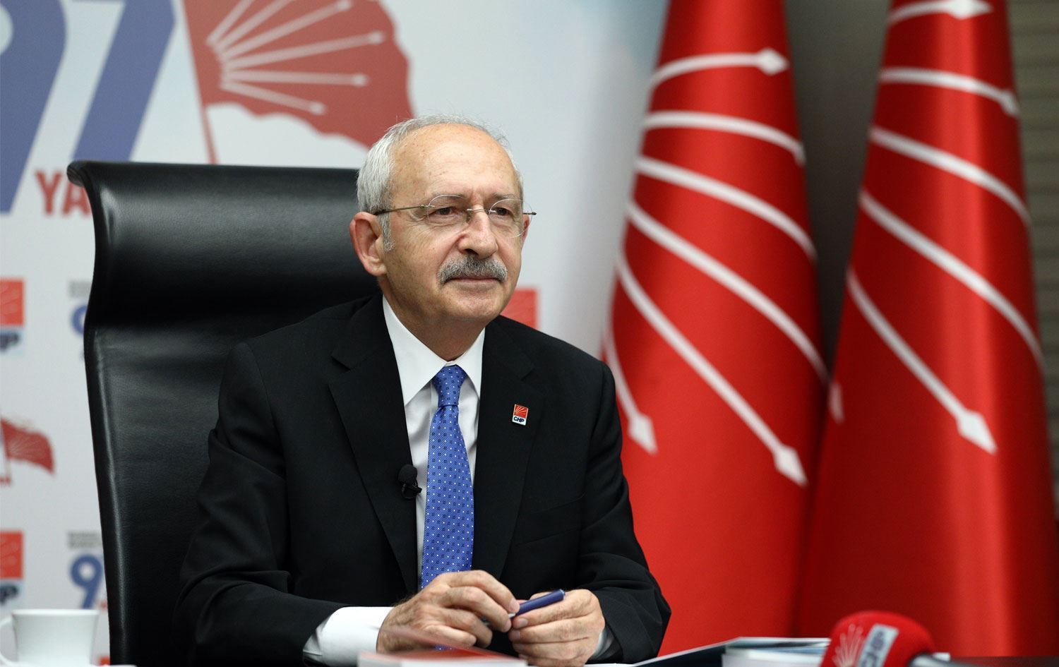 Kemal Kılıçdaroğlu, 1948 yılında Tunceli’nin Nazımiye ilçesinde doğdu. İlk ve