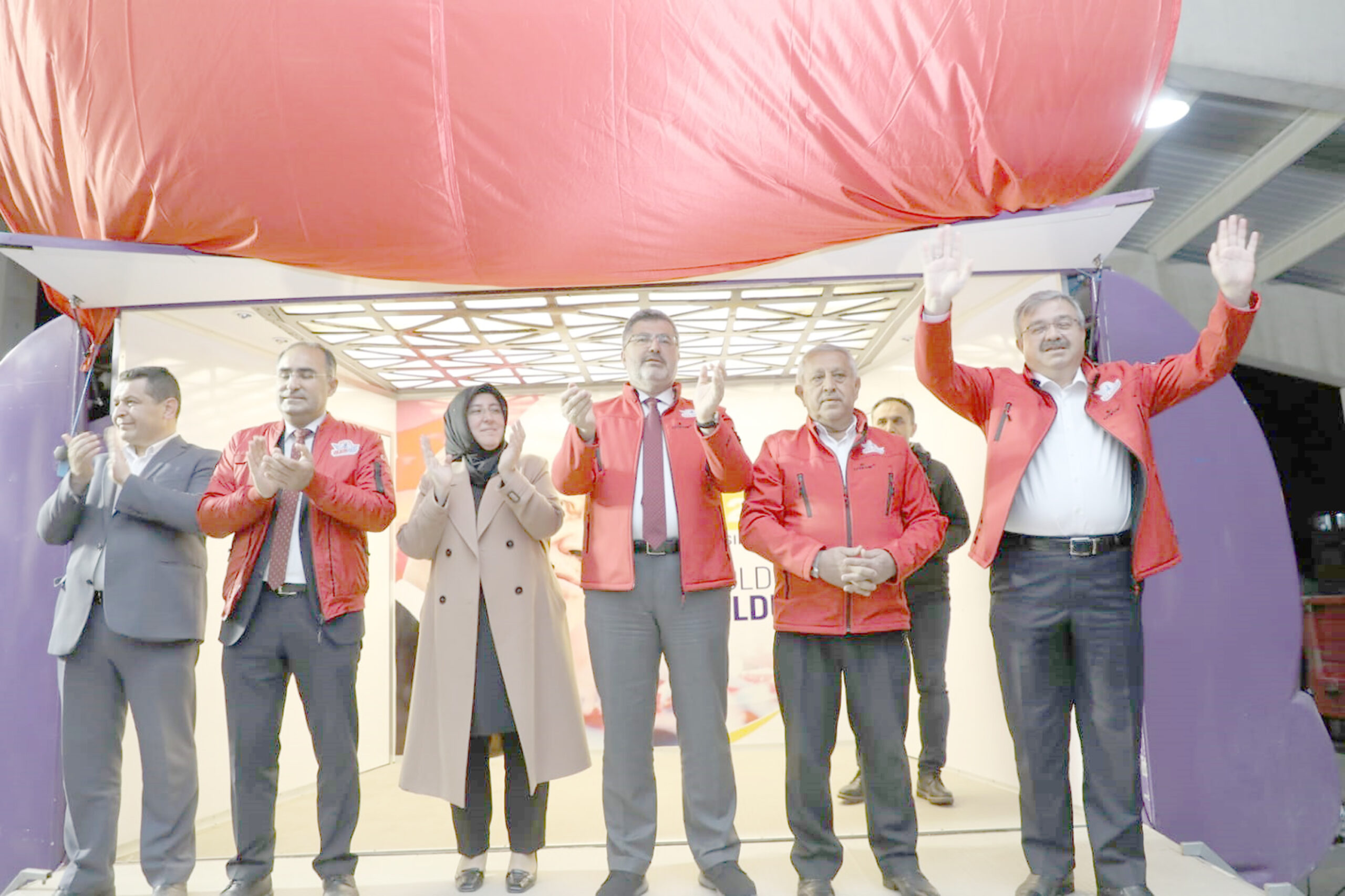 AK Parti mahalle mitinglerine ilgi her geçen gün artıyor. Son