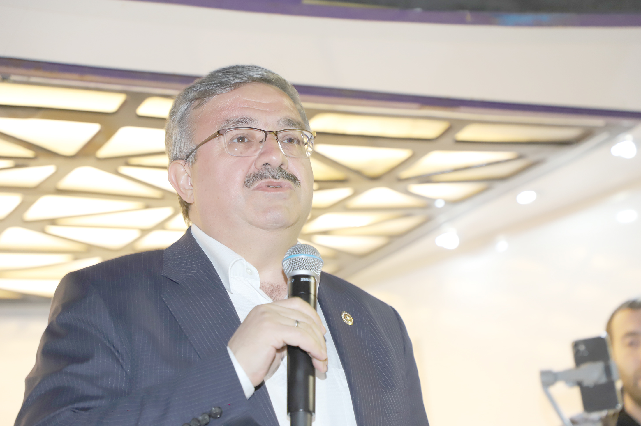 “Emekçilerimizin her zaman yanındayız” AK Parti Afyonkarahisar Milletvekili İbrahim Yurdunuseven tuğla fabrikalarına ziyaretlerde bulundu.