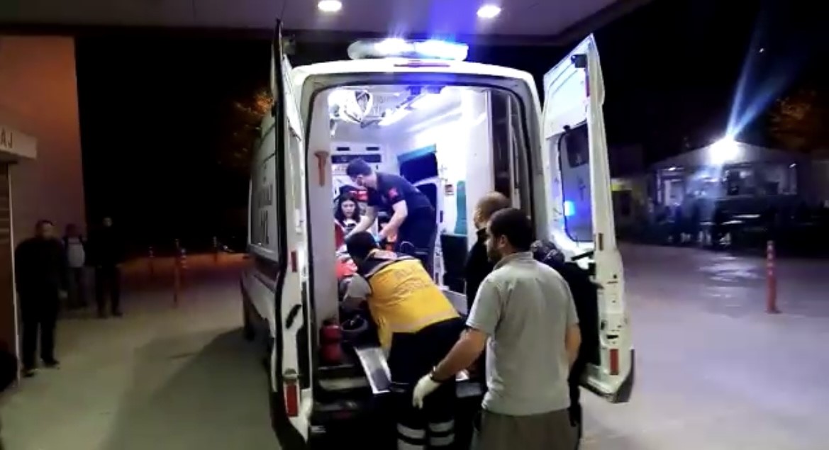 Bursa’nın İnegöl ilçesi yakınlarında devrilen öğrenci dolu tur otobüsünde 2’si