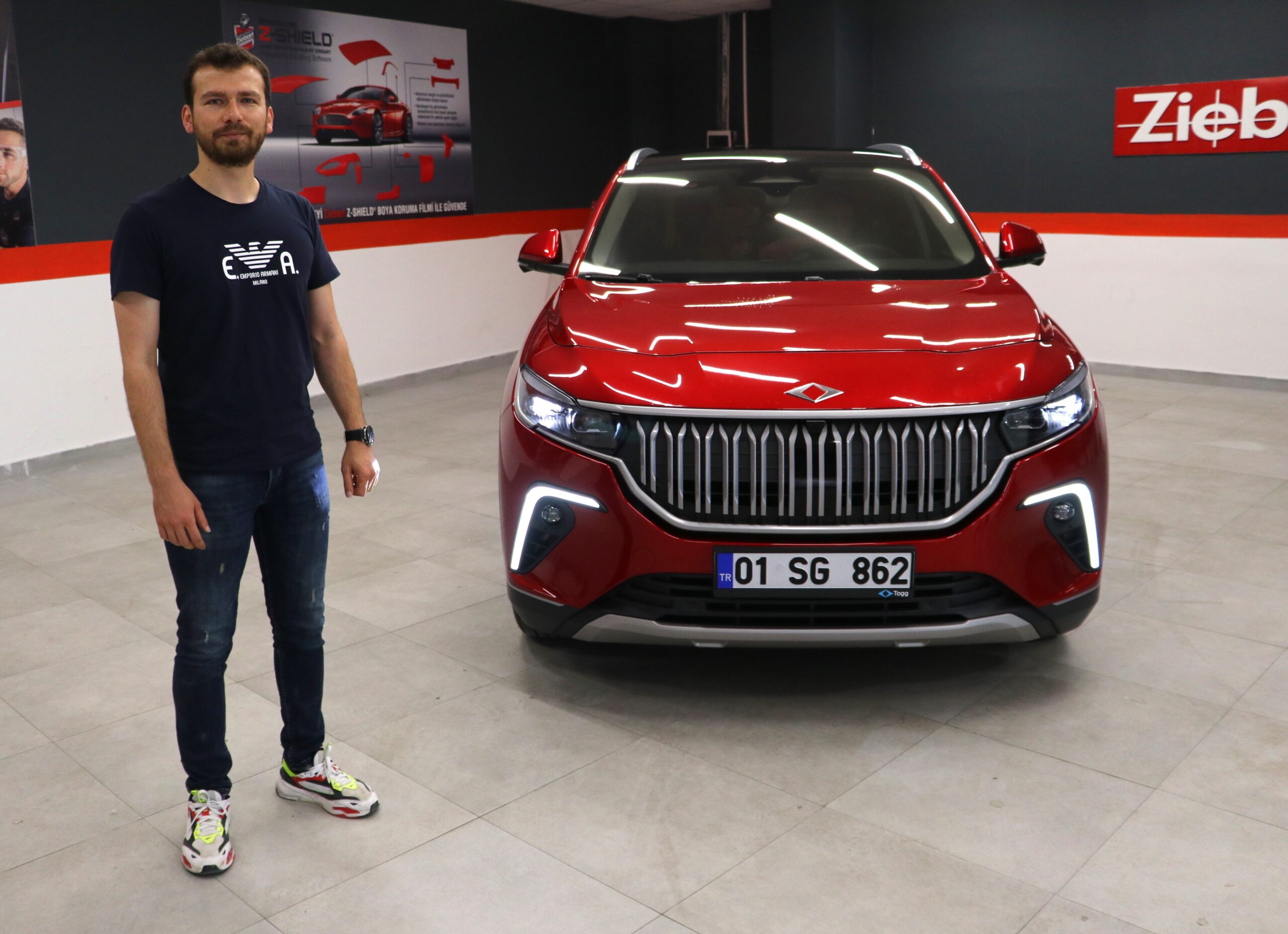 Türkiye’nin ilk yerli ve milli otomobili Togg’u Adana’da satın alan
