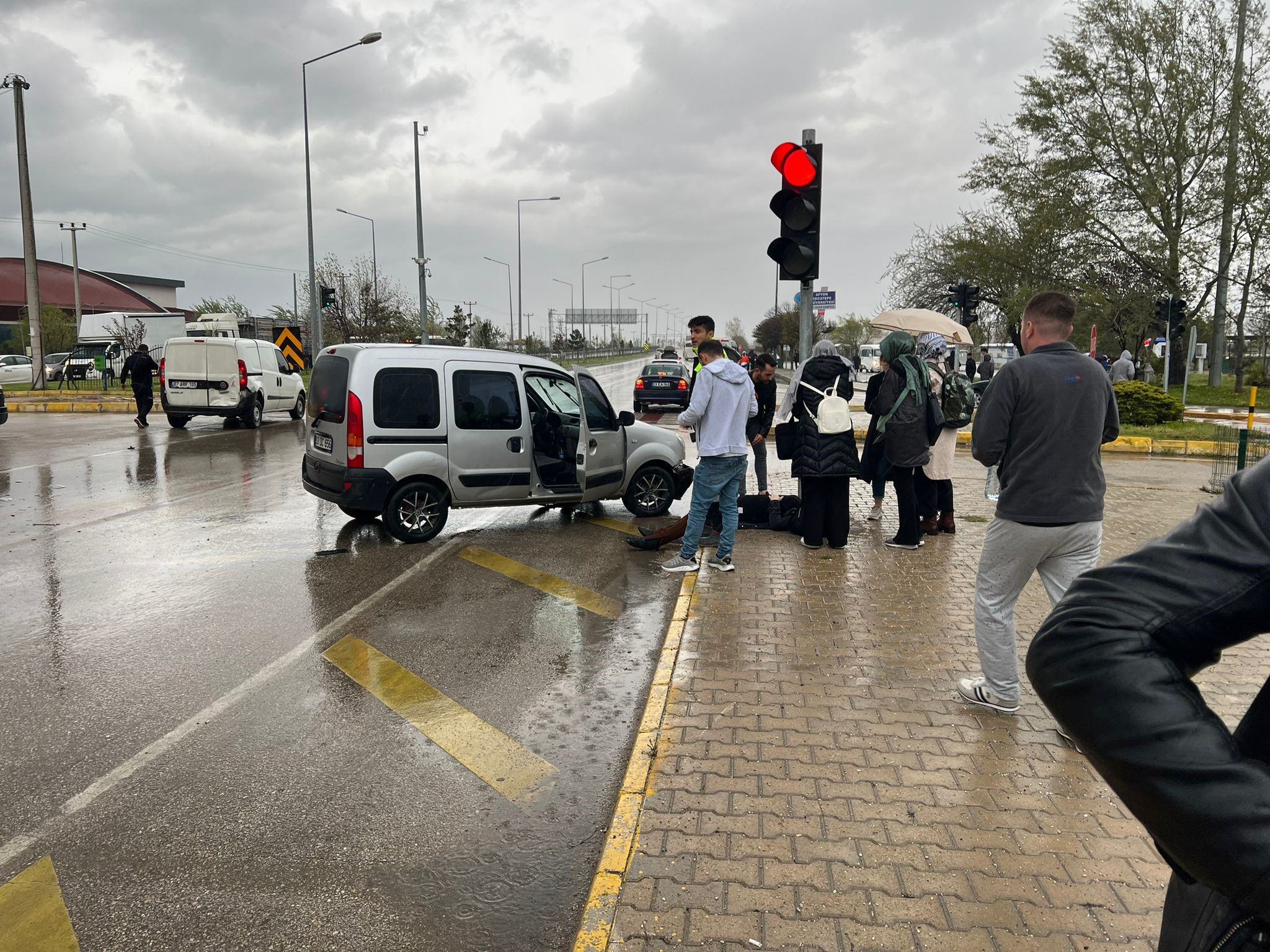 Afyonkarahisar’da iki otomobilin çarpıştığı kazada 2 kişi yaralandı. Yaralıları araç