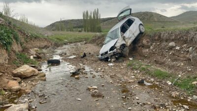 Afyonkarahisar’da kontrolden çıkarak yaklaşık 10 metrelik şarampolden aşağı uçan ve