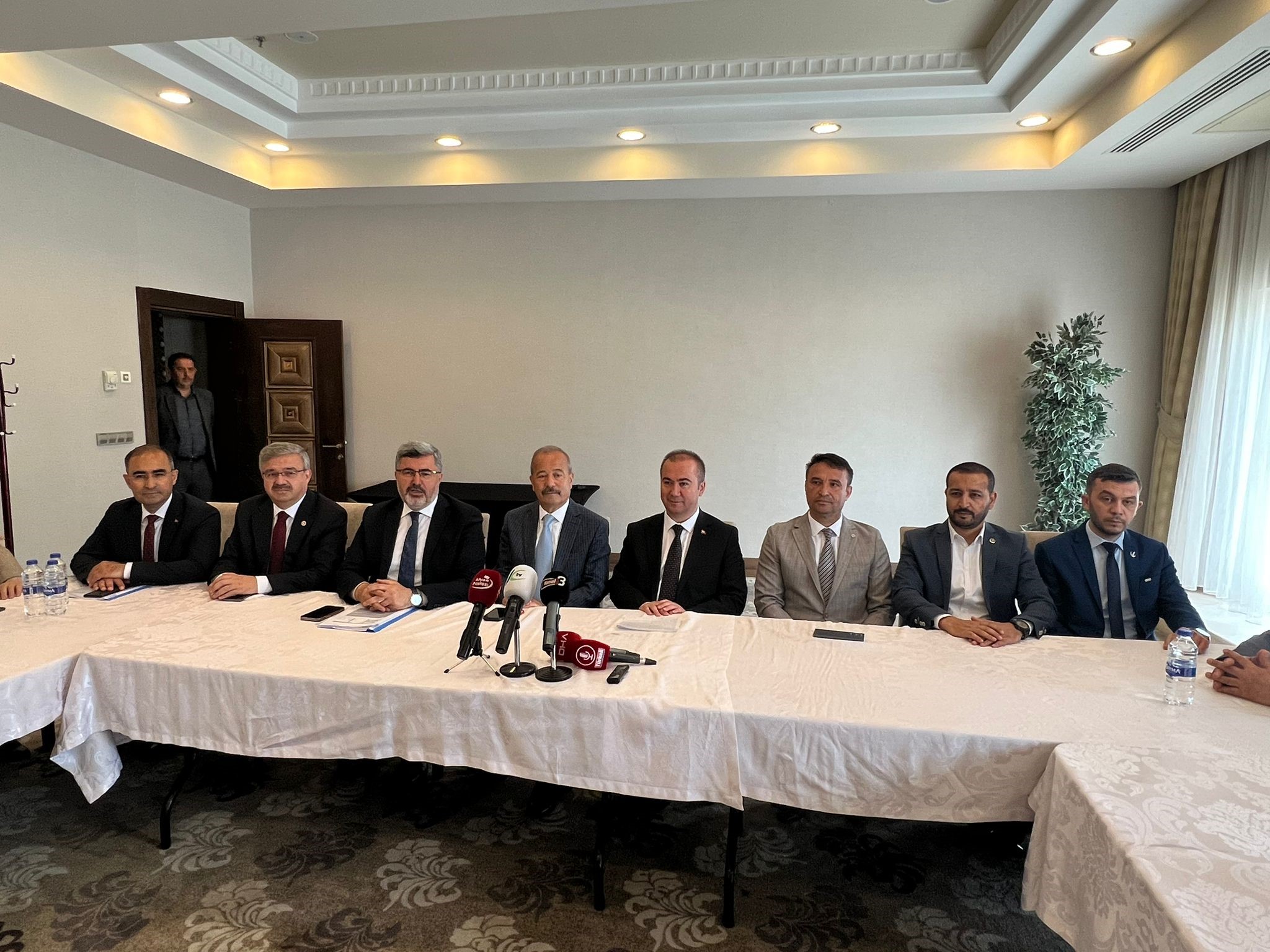 Cumhur ittifakı il başkanları ve milletvekilleri bir araya gelerek bir