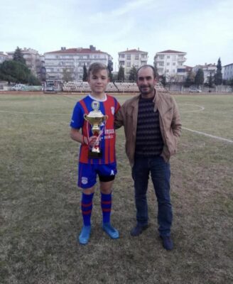 Edirne Süper Amatör Ligi ekiplerinden Keşanspor’un U18 takımında forma giyen Enes