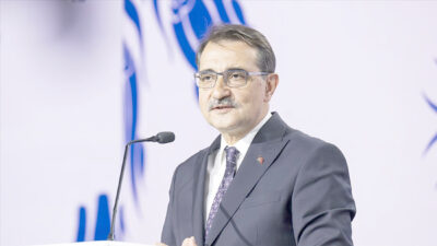 Enerji ve Tabii Kaynaklar Bakanı Fatih Dönmez, kartlı sayaç kullanan