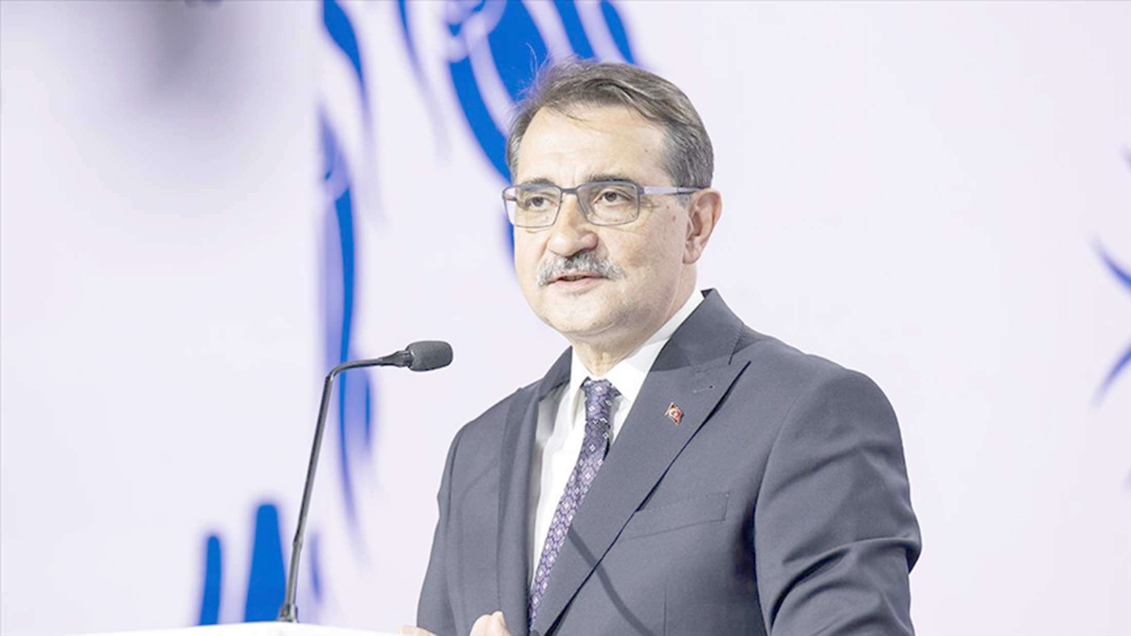 Enerji ve Tabii Kaynaklar Bakanı Fatih Dönmez, kartlı sayaç kullanan