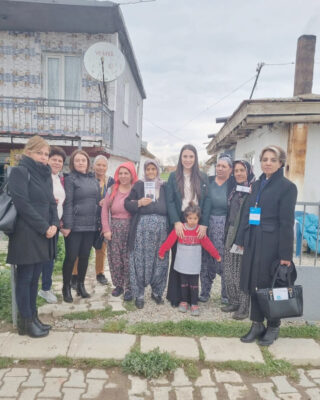 Vatandaşlarla bir araya gelen İYİ Parti Afyonkarahisar Milletvekili adayı Sebahat