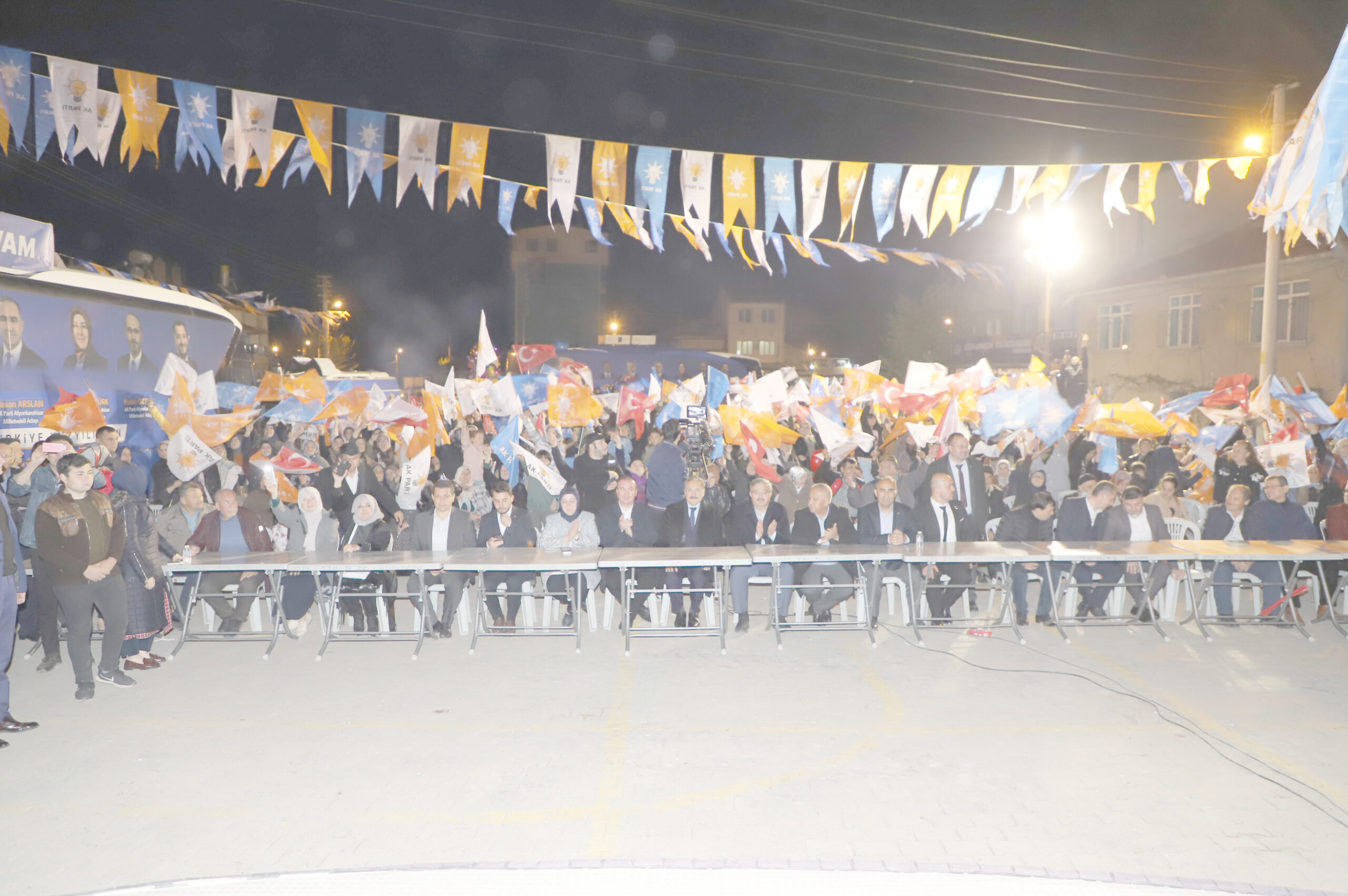 AK Parti Afyonkarahisar Teşkilatının mahalle mitinglerinin sonuncusu Erenler’de yapıldı. Mitingde