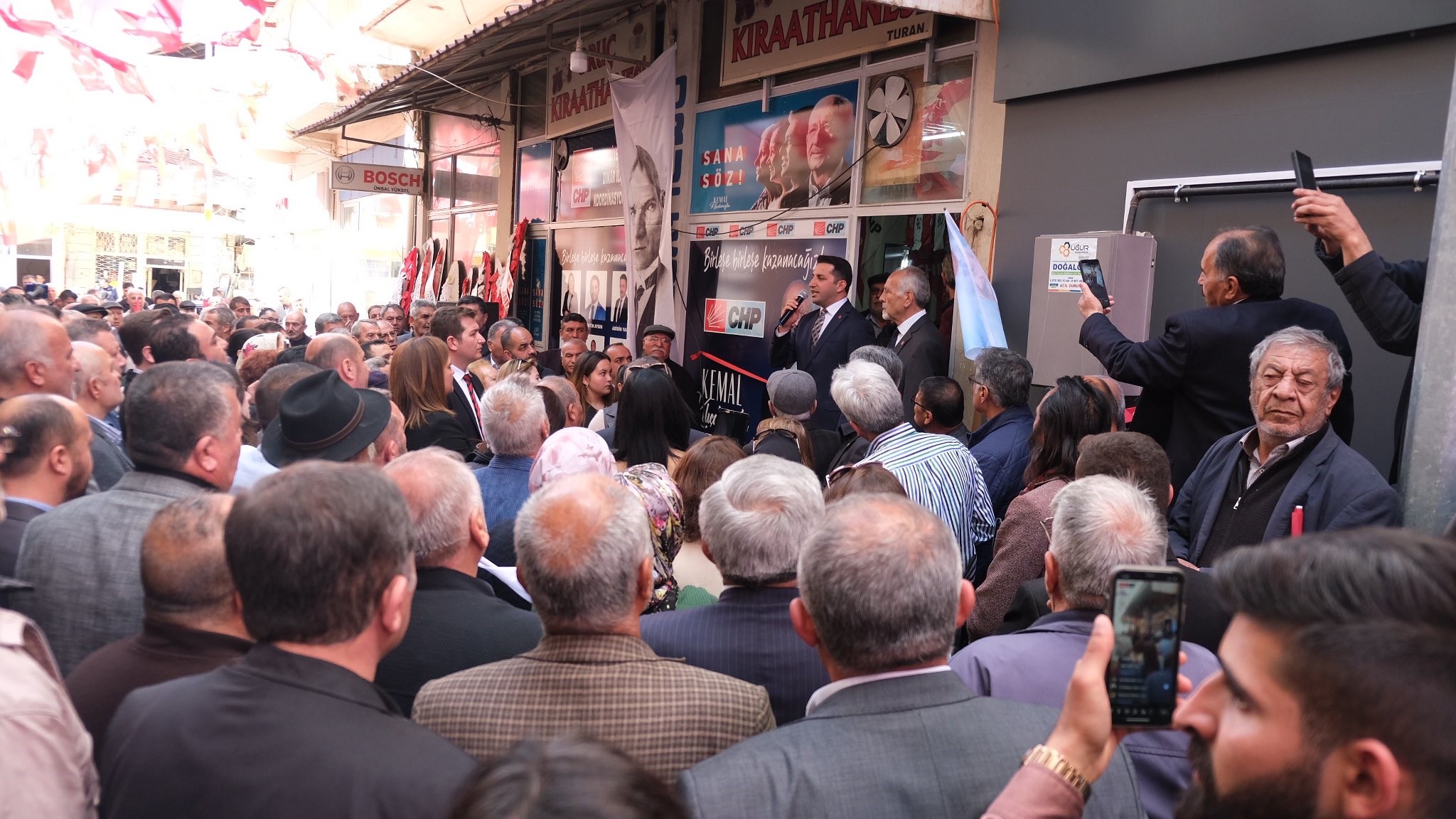 Afyonkarahisar Milletvekili Adayı Fatih Aydın, Seçim Koordinasyon Merkezi açılışıiçin gittiği