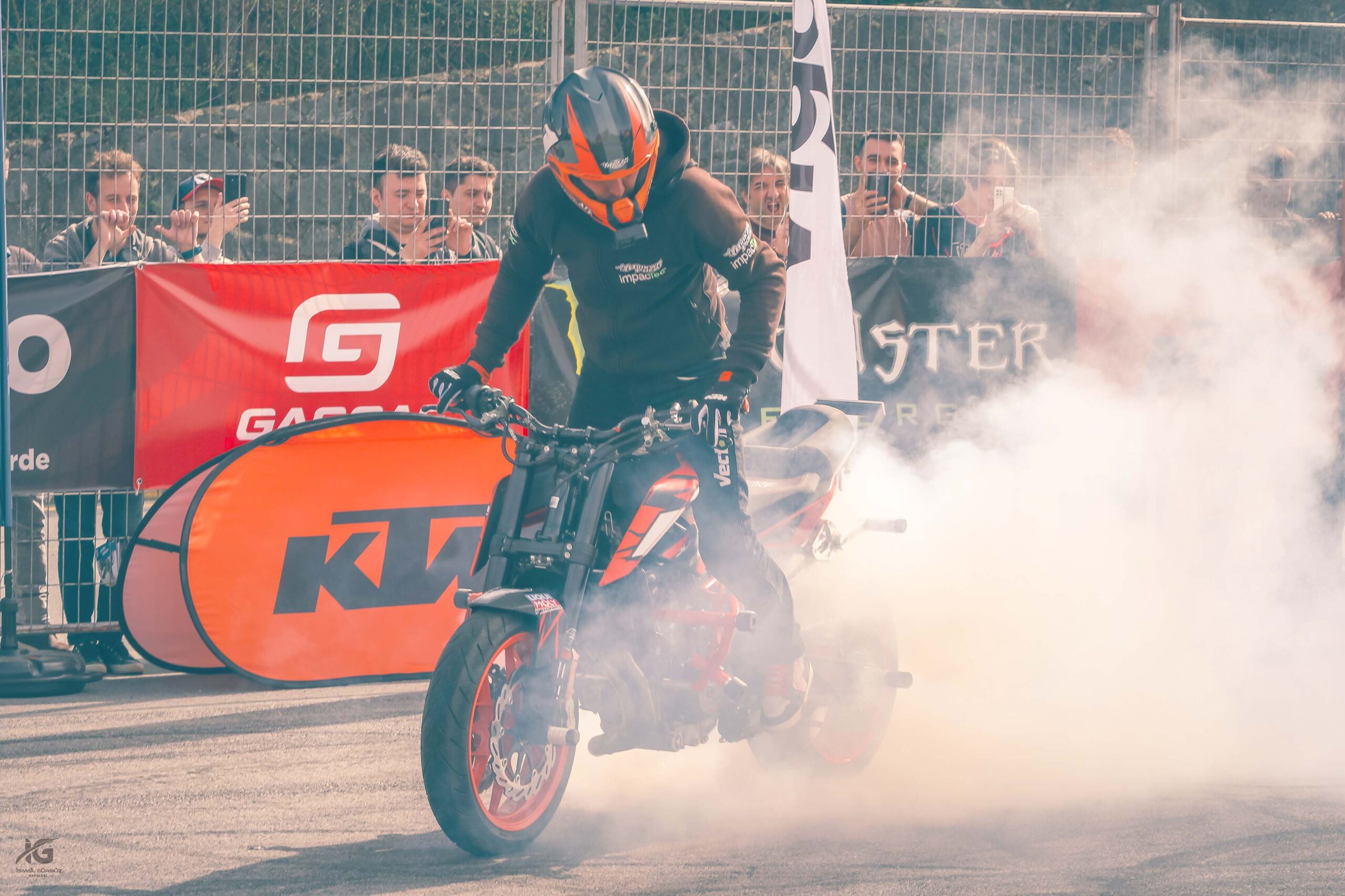 Türkiye’nin en iyi motosiklet akrobasi şov pilotu Birkan Polat, 19