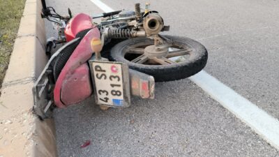 Afyonkarahisar’da meydana gelen kazada motosiklet sürücüsü hayatını kaybetti. Edinilen bilgilere