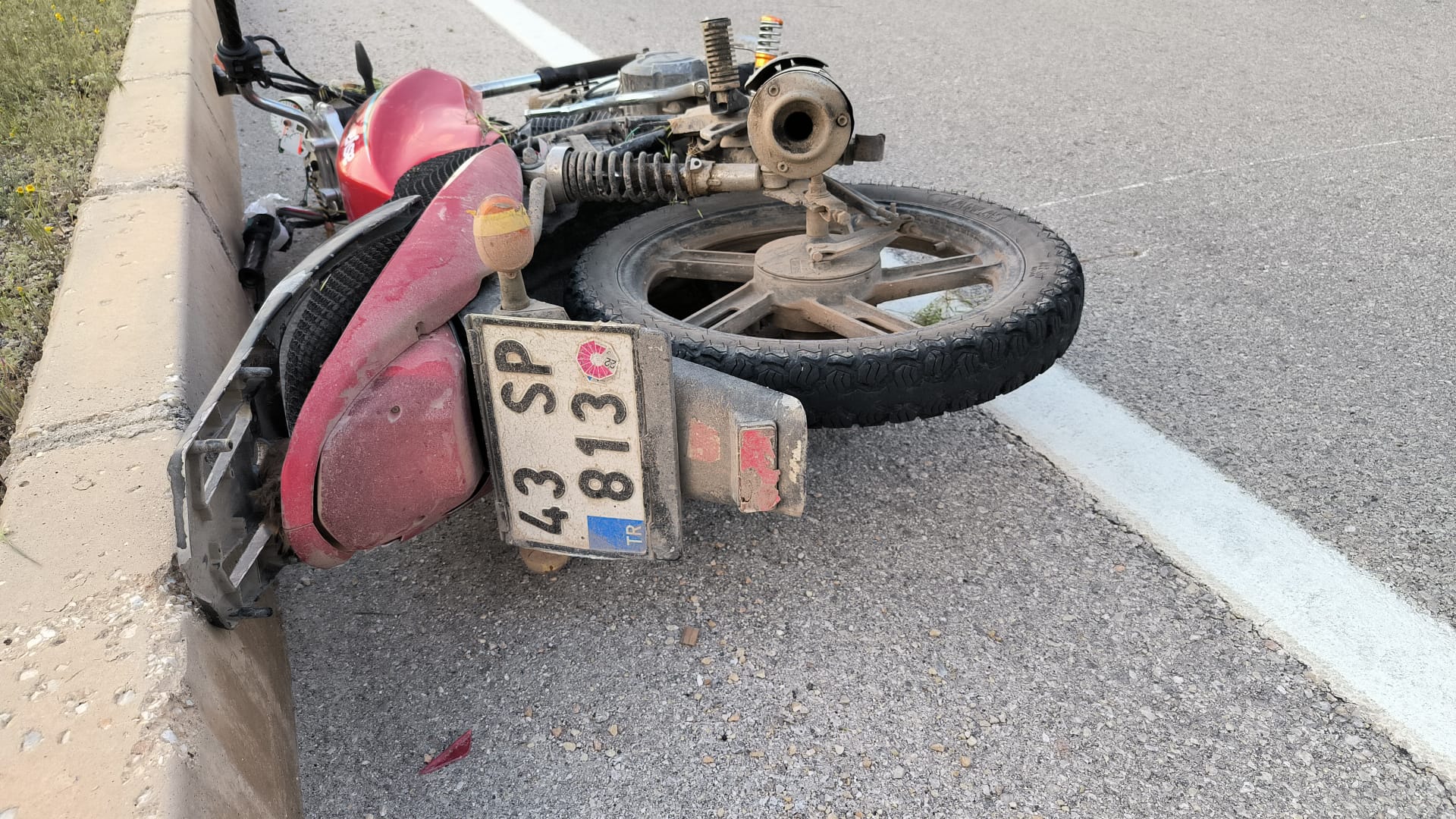 Afyonkarahisar’da meydana gelen kazada motosiklet sürücüsü hayatını kaybetti. Edinilen bilgilere