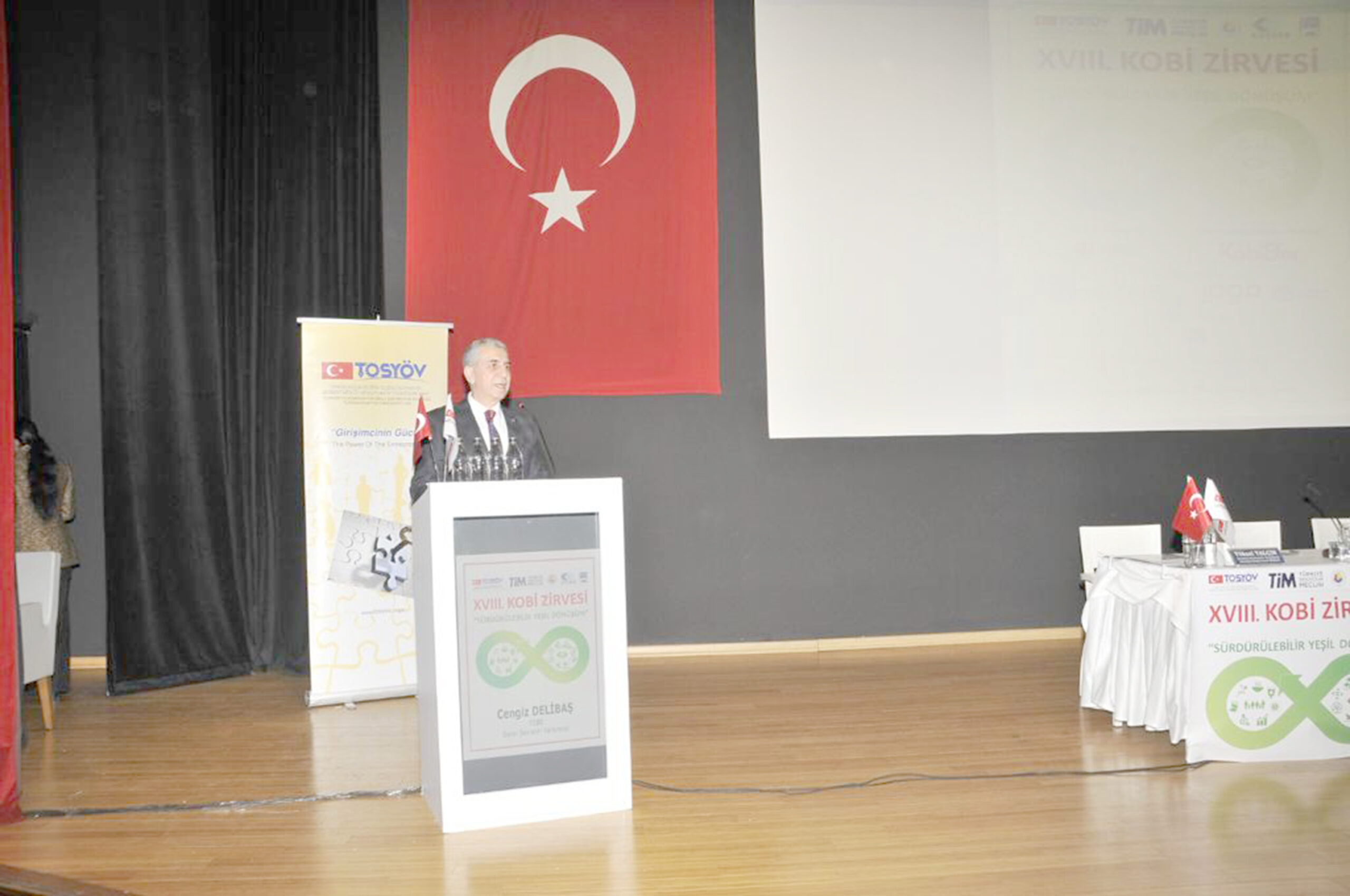 “Sürdürülebilir Yeşil Dönüşüm” temasıyla gerçekleştirilen18. KOBİ Zirvesi’nde konuşan  TOBB Genel
