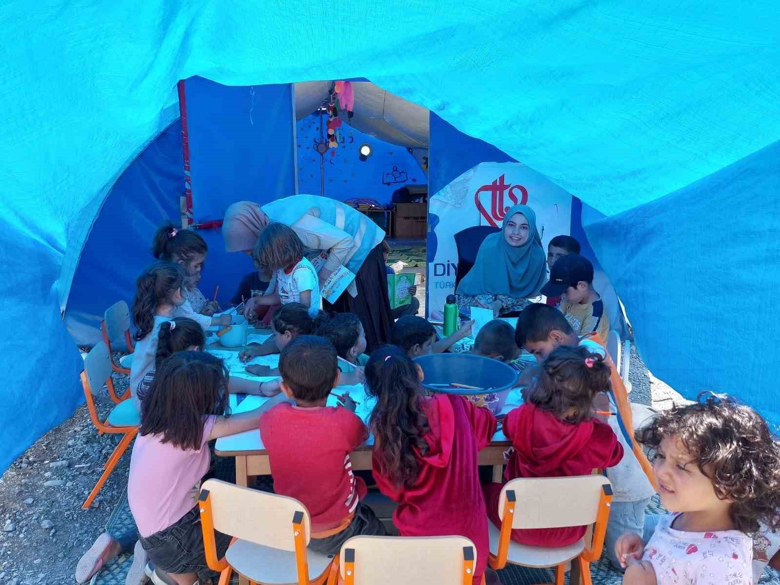 AFYONKARAHİSAR İL MÜFTÜLÜĞÜ GÖNÜLLÜ EKİBİ, DEPREM BÖLGESİNDE YARDIM FAALİYETLERİNE DEVAM