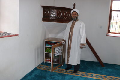 AFYONKARAHİSAR (AA) – Afyonkarahisar'ın Sandıklı ilçesinde görevli bir imam, namaza