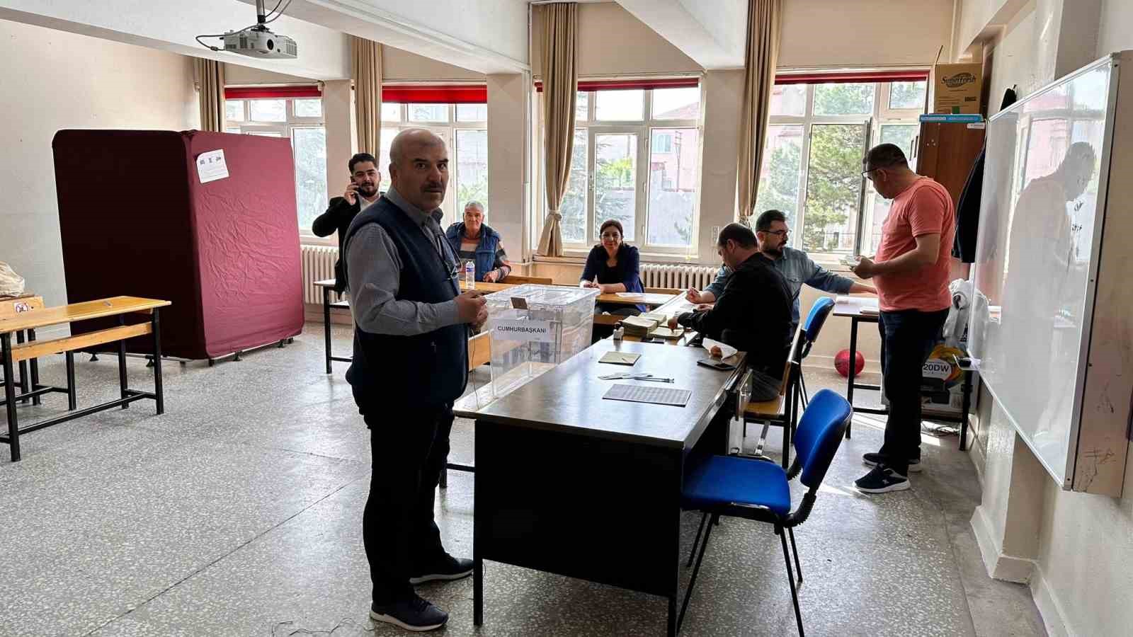 AFYONKARAHİSAR’DA CUMHURBAŞKANLIĞI 2.’NCİ TUR OY VERME İŞLEMİ SORUNSUZ BİR ŞEKİLDE